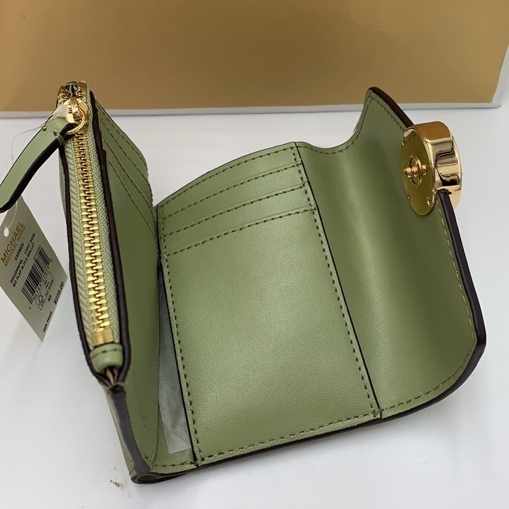 MICHAEL KORS Carmen Medium
Tri-Fold Envelope Wallet LIGHT SAGE COLOR - Picture 11 of 14